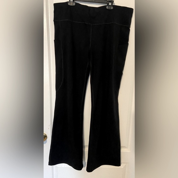 NWOT Black Yoga Pants - Picture 1 of 5